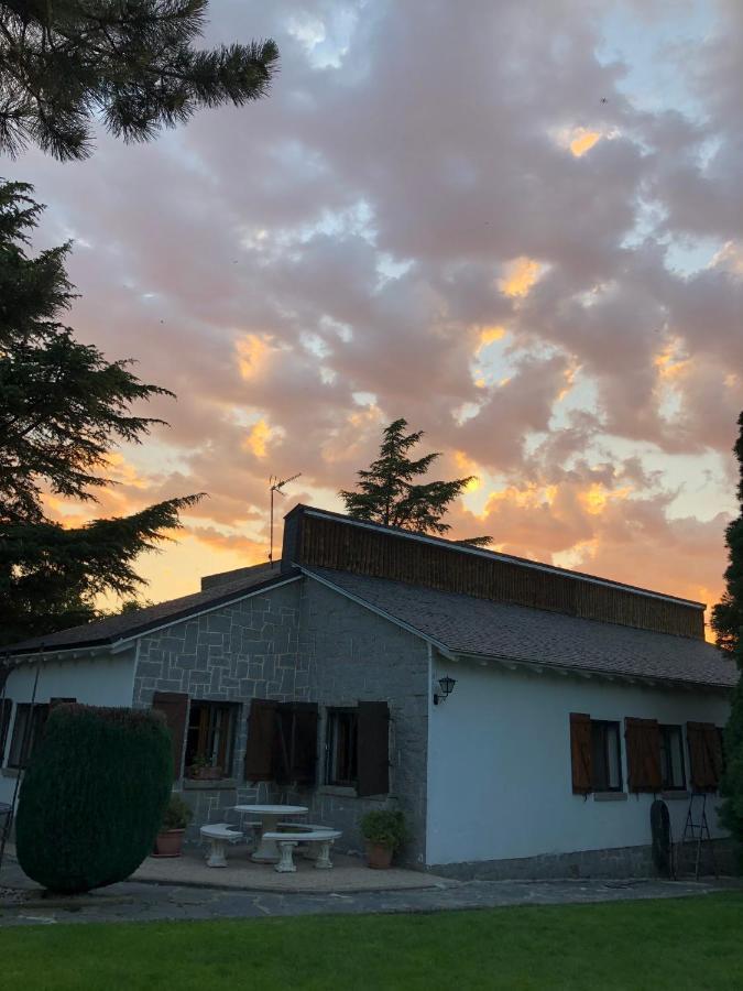 Villa Aurelia - Casa De Campo Con Jardin Y Piscina Entre Madrid Y Segovia Ortigosa del Monte Εξωτερικό φωτογραφία