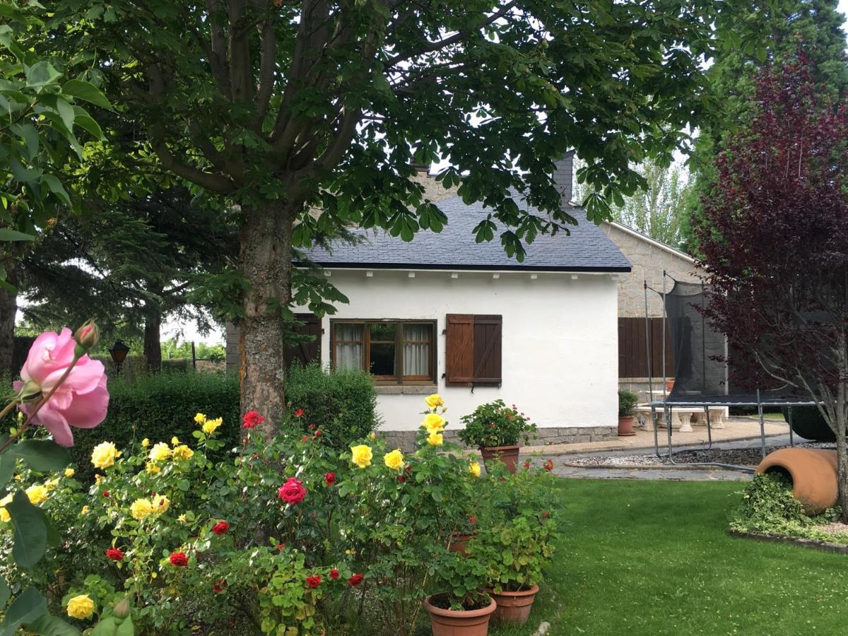 Villa Aurelia - Casa De Campo Con Jardin Y Piscina Entre Madrid Y Segovia Ortigosa del Monte Εξωτερικό φωτογραφία